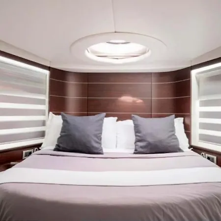Botel Private Yacht *