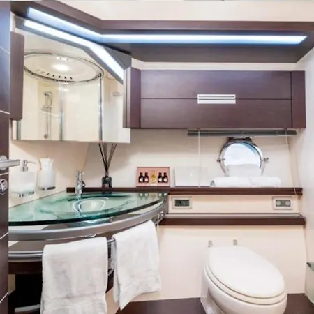 Botel Private Yacht